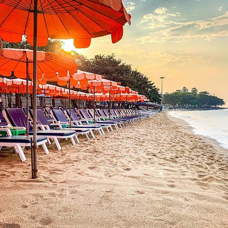 Central Pattaya Fully Equipped Condo Next To Beach Exterior foto